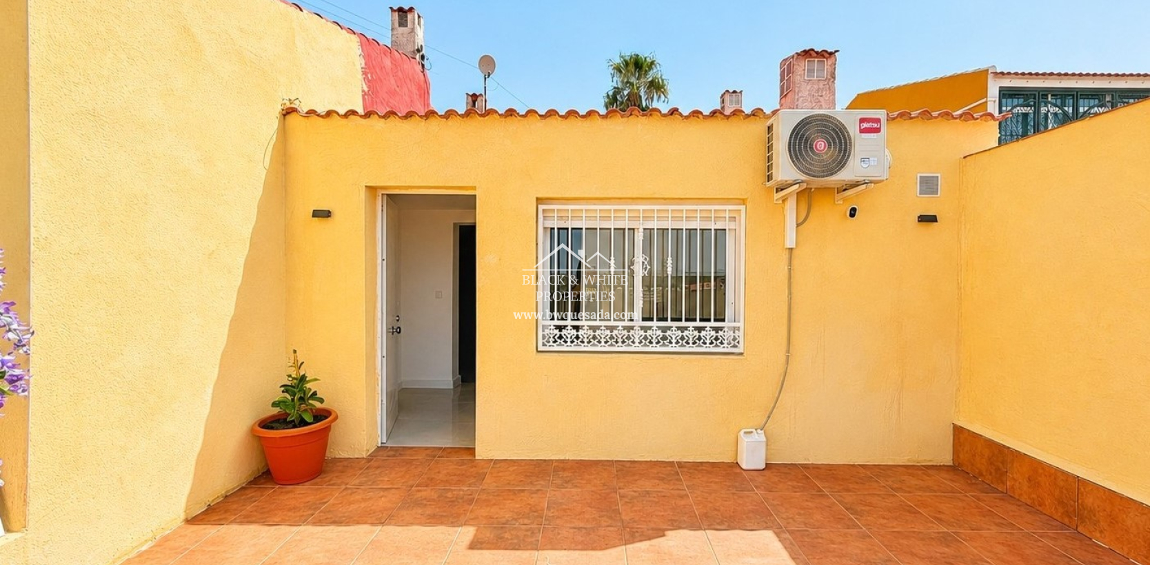 Resale - Bungalow - Torrevieja - La Siesta - El Salado -  Torreta