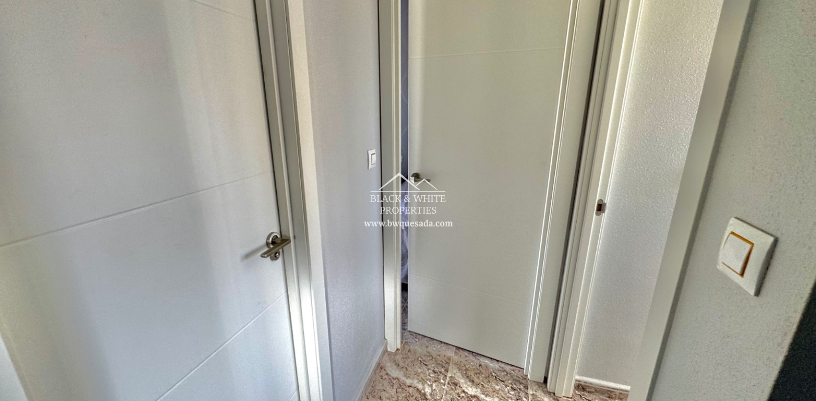 Resale - Pół - Kamienica  - Lo Crispin