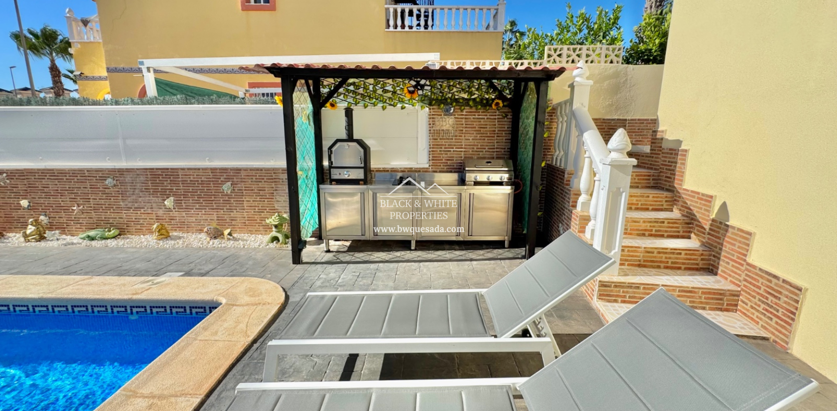 Resale - Semi - Detached Villa - Lo Crispin