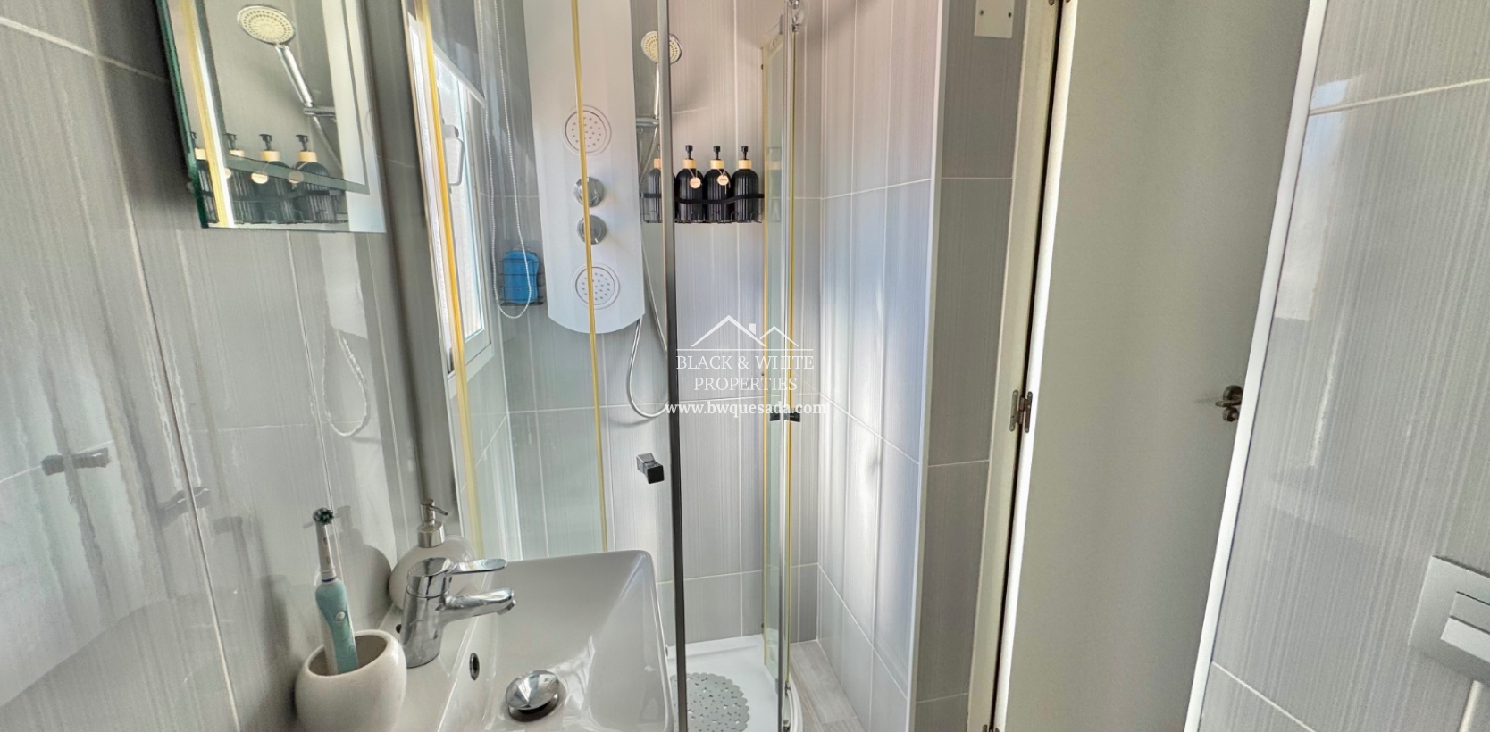 Resale - Semi - Detached Villa - Lo Crispin