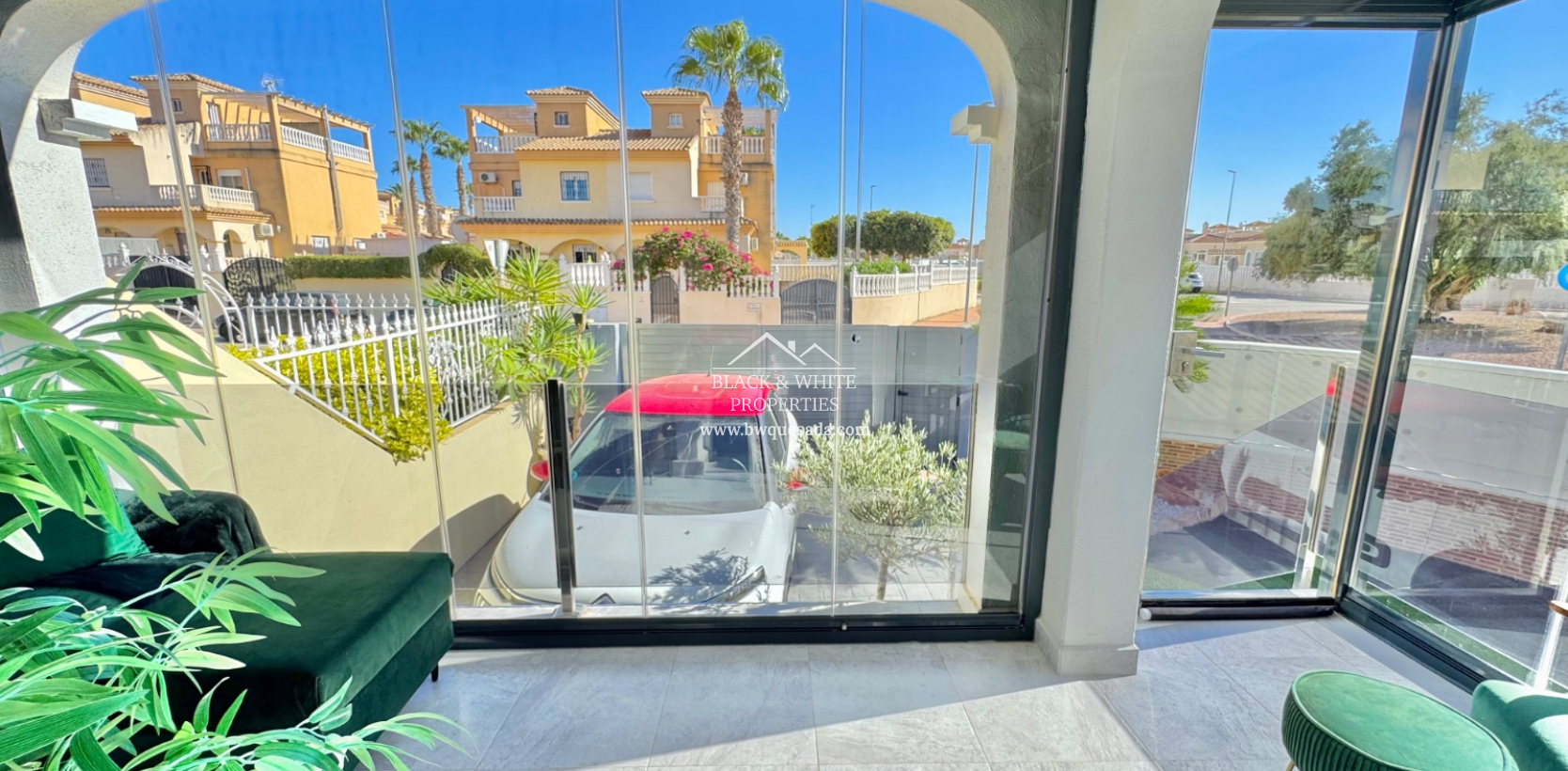 Resale - Semi - Detached Villa - Lo Crispin