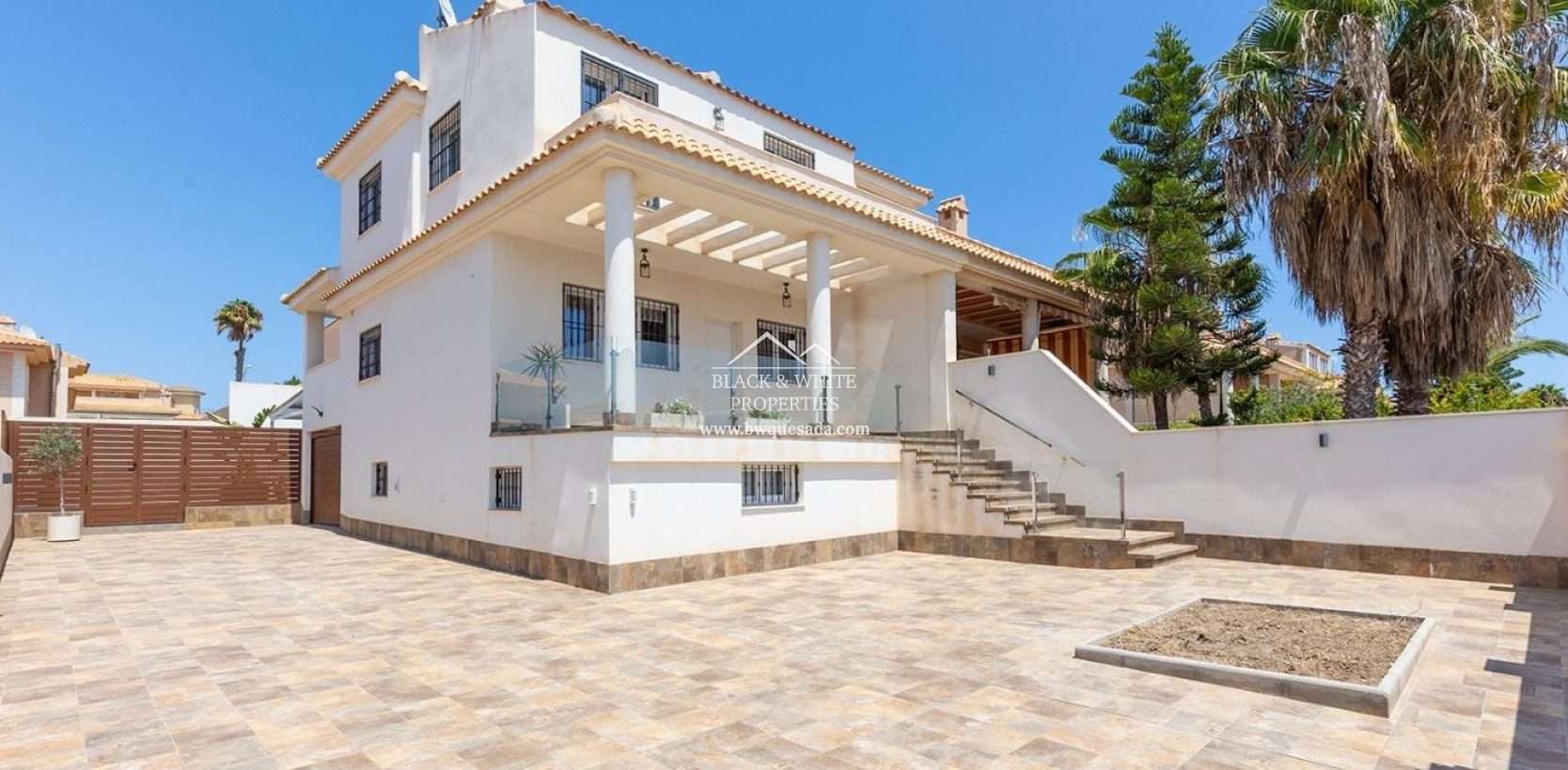 Resale - Semi - Detached Villa - Torrevieja - Aguas nuevas 1