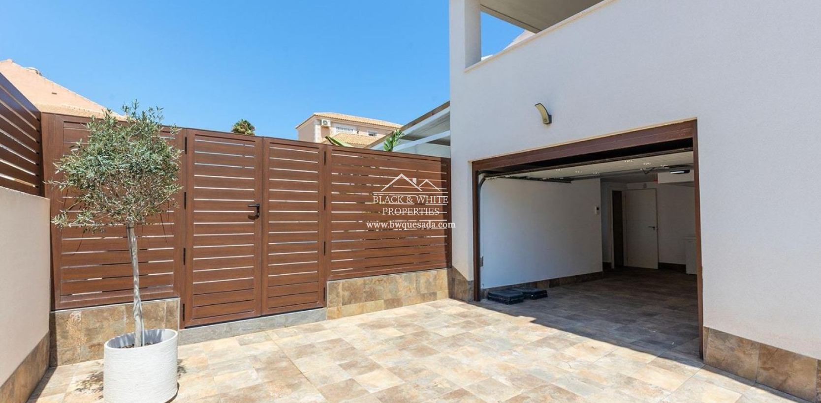 Resale - Semi - Detached Villa - Torrevieja - Aguas nuevas 1