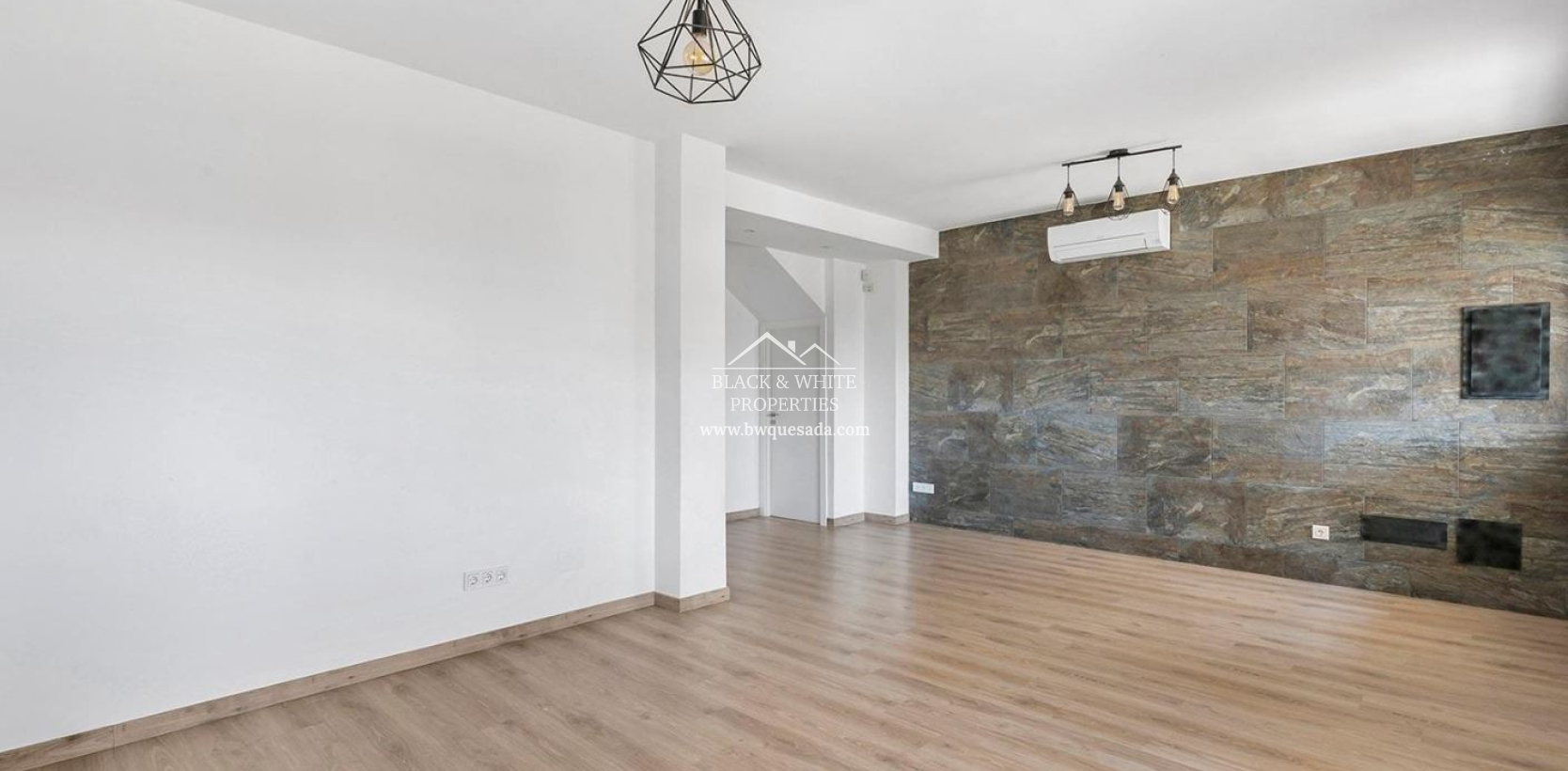 Resale - Semi - Detached Villa - Torrevieja - Aguas nuevas 1