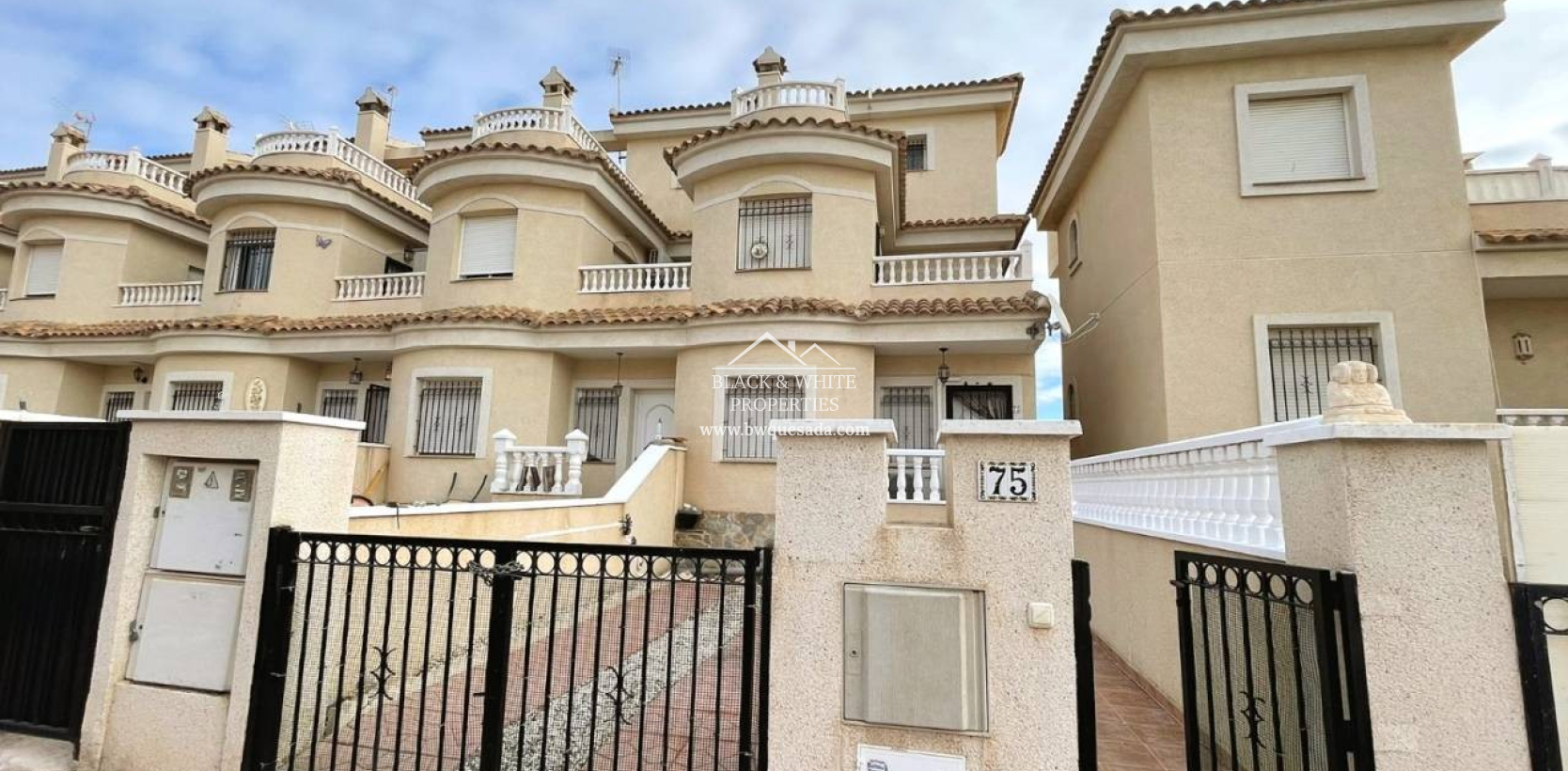 Resale - Townhouse - Ciudad Quesada