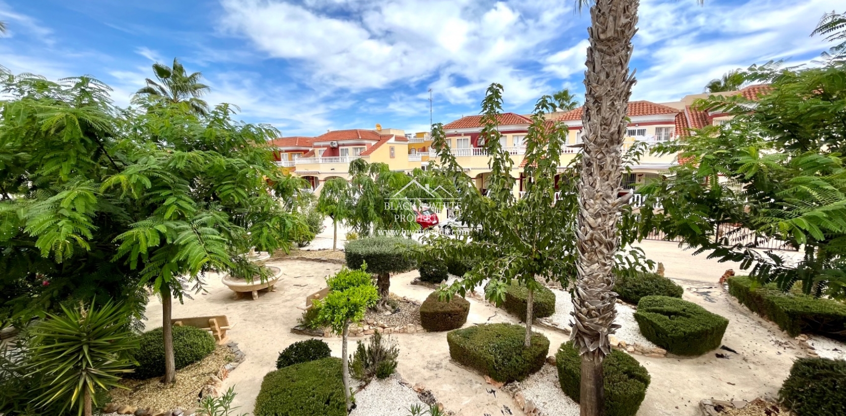 Resale - Townhouse - Lo Crispin