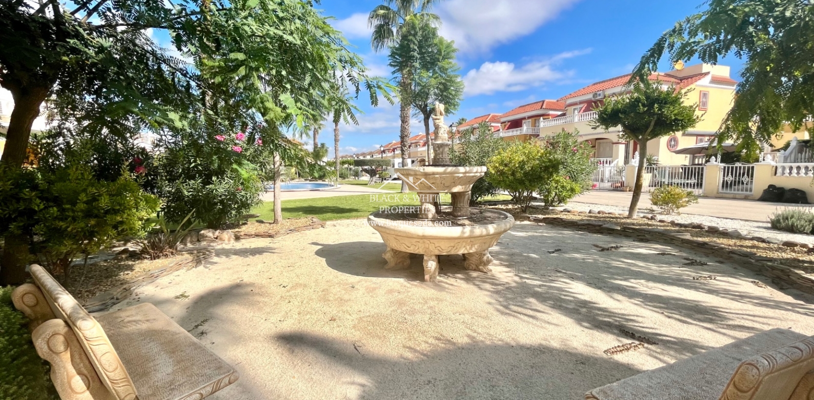 Resale - Townhouse - Lo Crispin