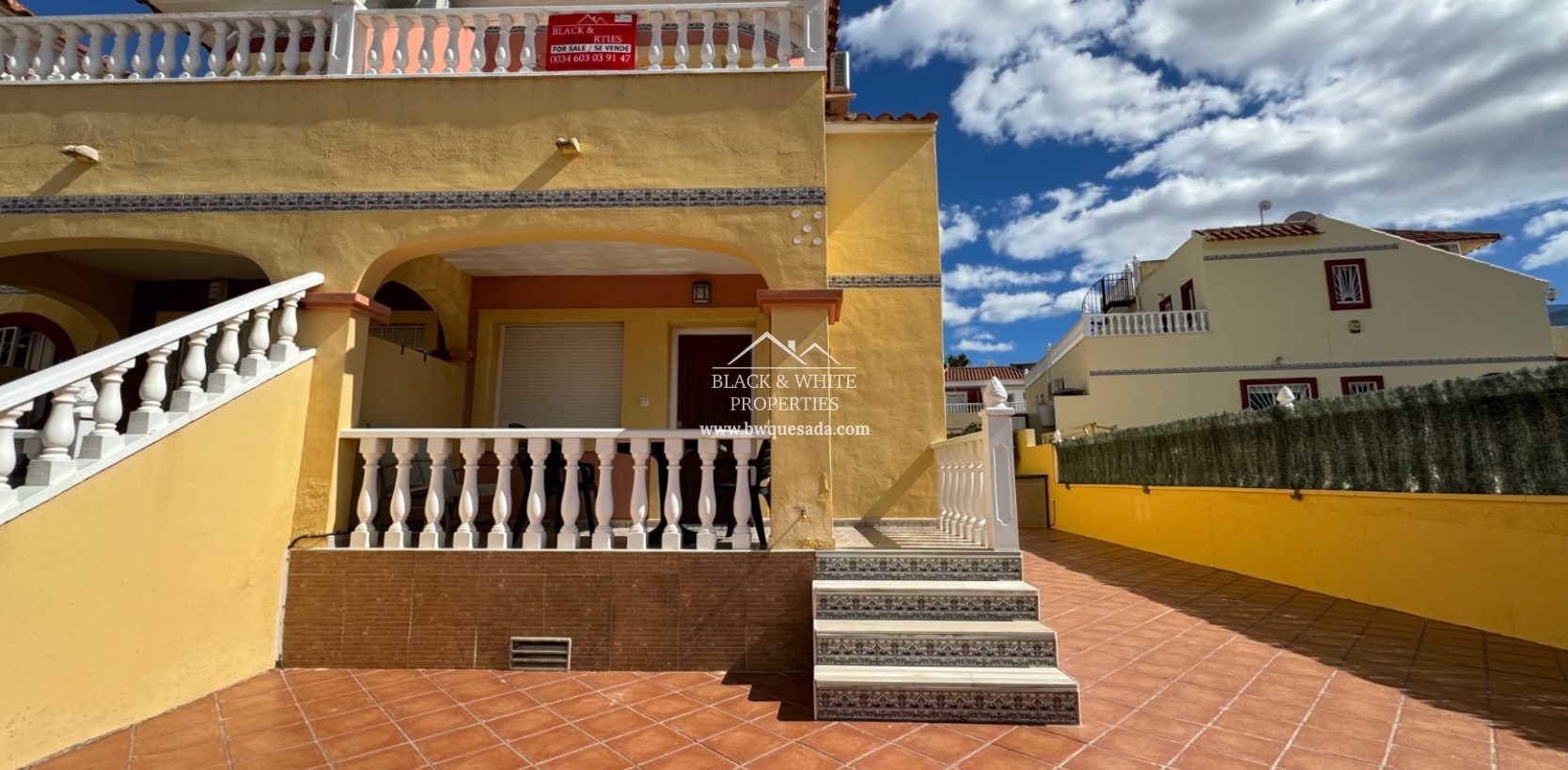 Resale - Townhouse - Lo Crispin