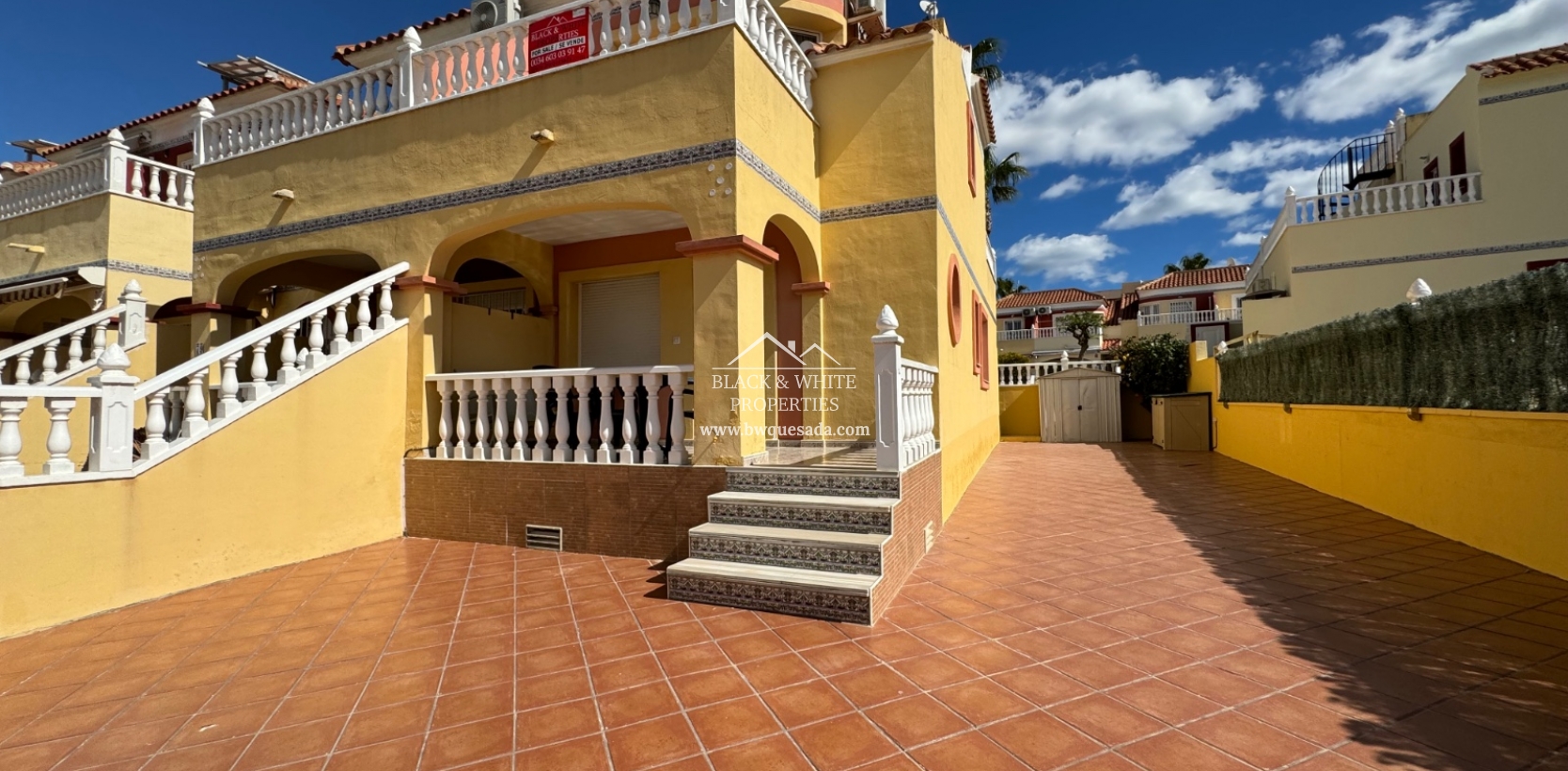 Resale - Townhouse - Lo Crispin