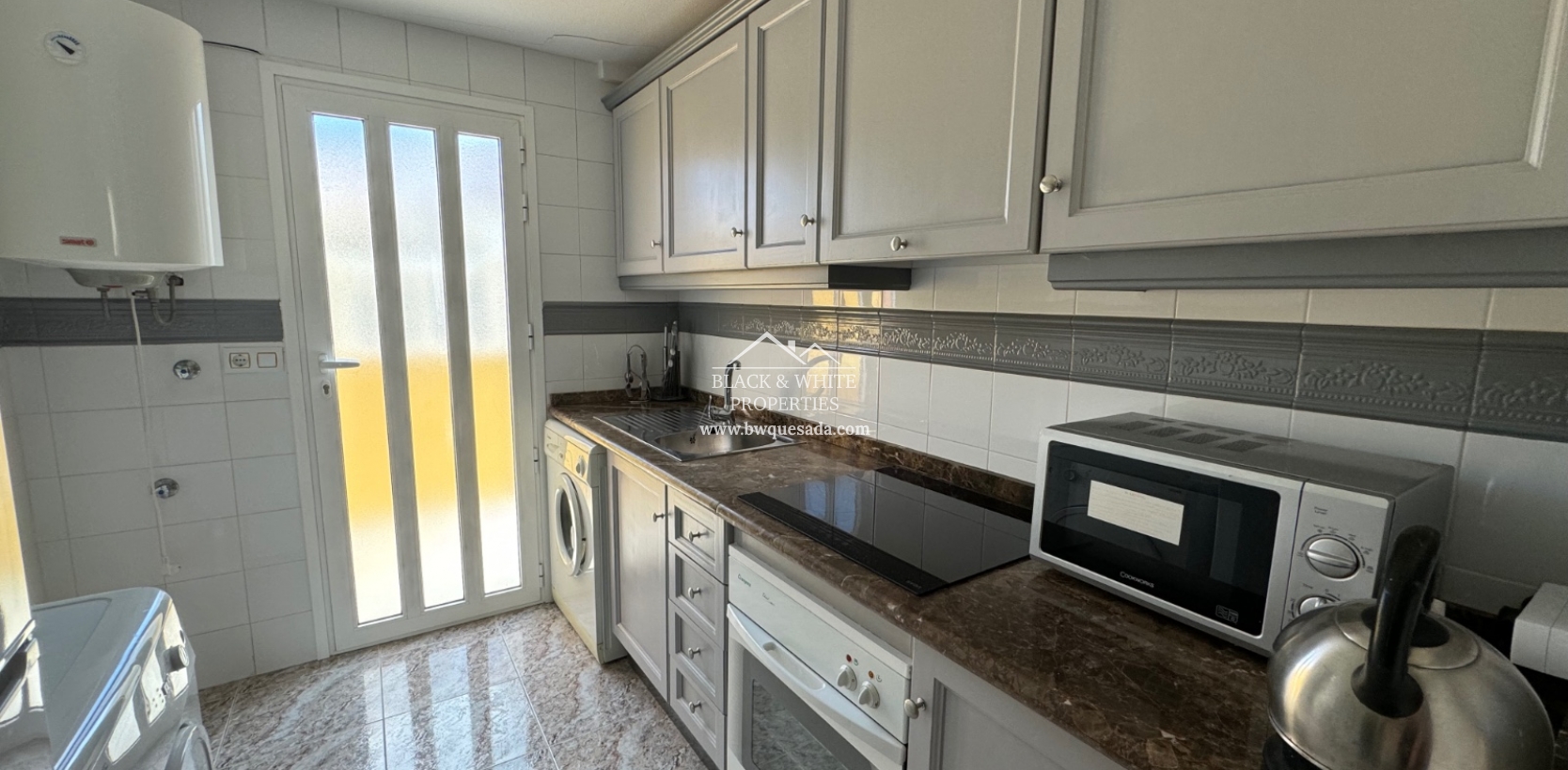 Resale - Townhouse - Lo Crispin