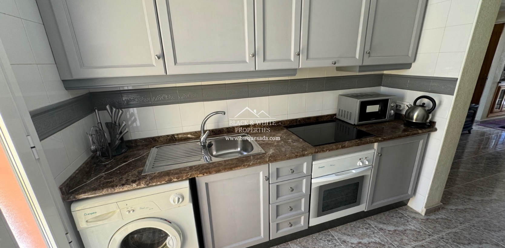 Resale - Townhouse - Lo Crispin