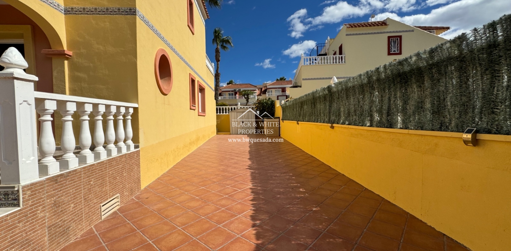 Resale - Townhouse - Lo Crispin