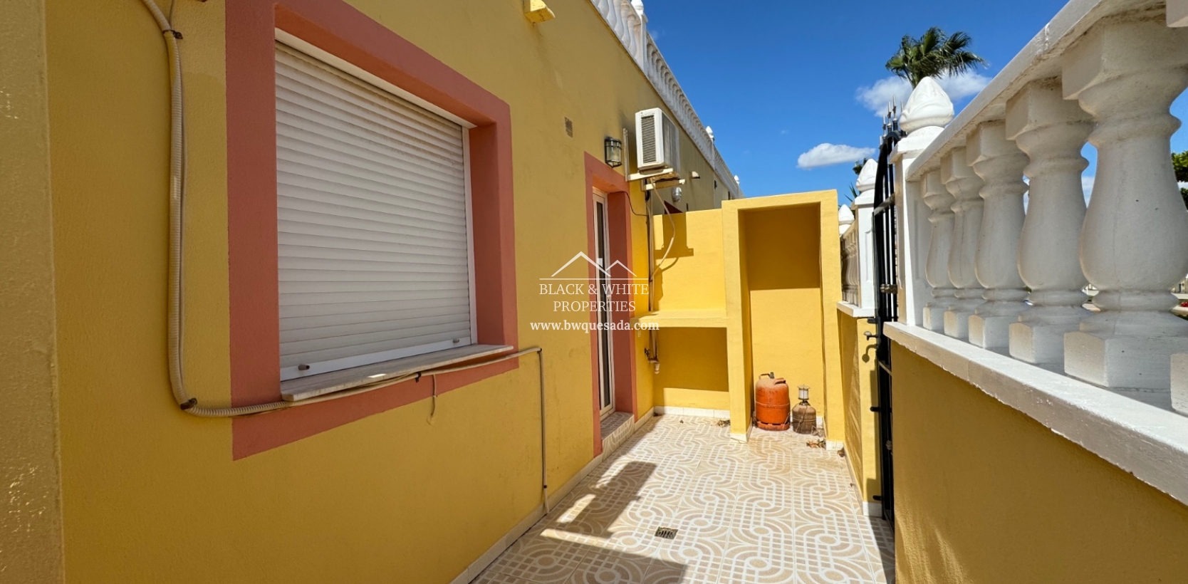 Resale - Townhouse - Lo Crispin