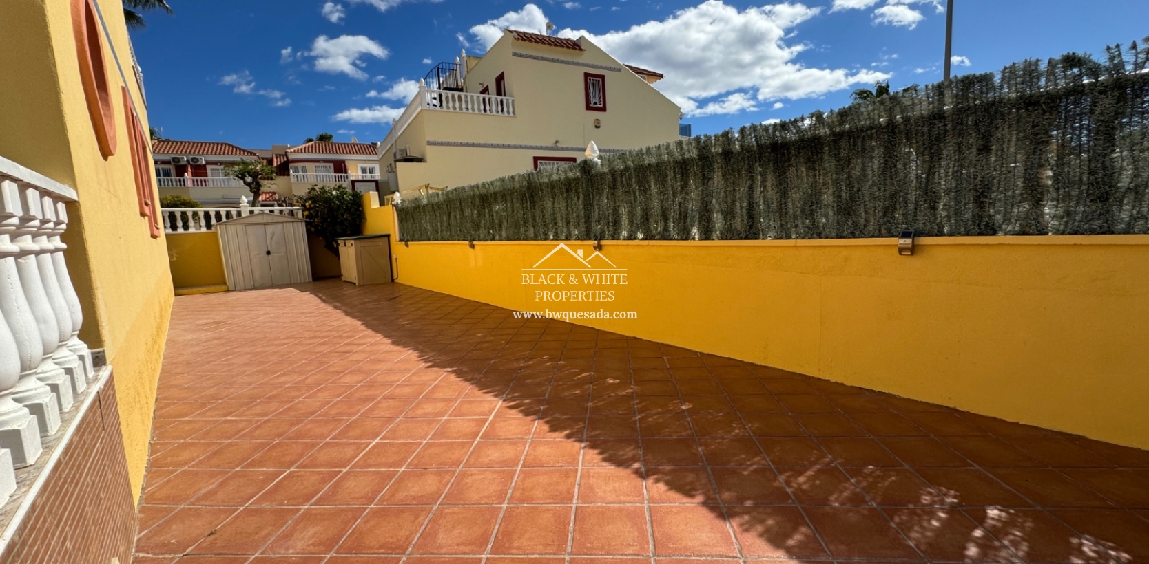 Resale - Townhouse - Lo Crispin