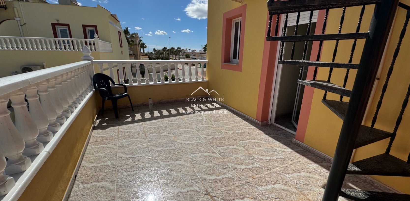 Resale - Townhouse - Lo Crispin