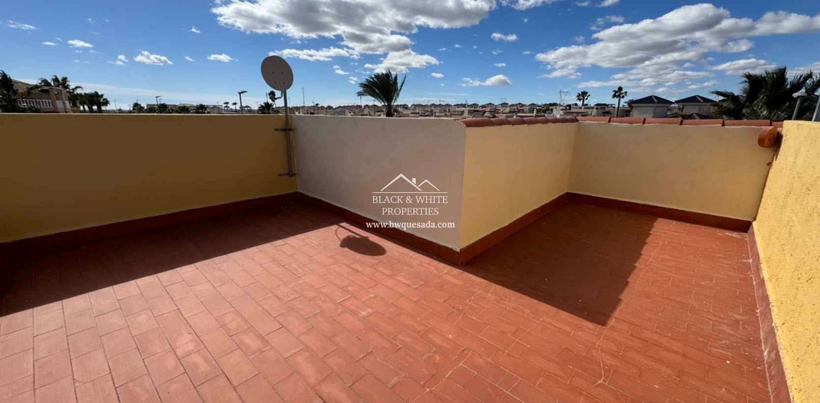 Resale - Townhouse - Lo Crispin