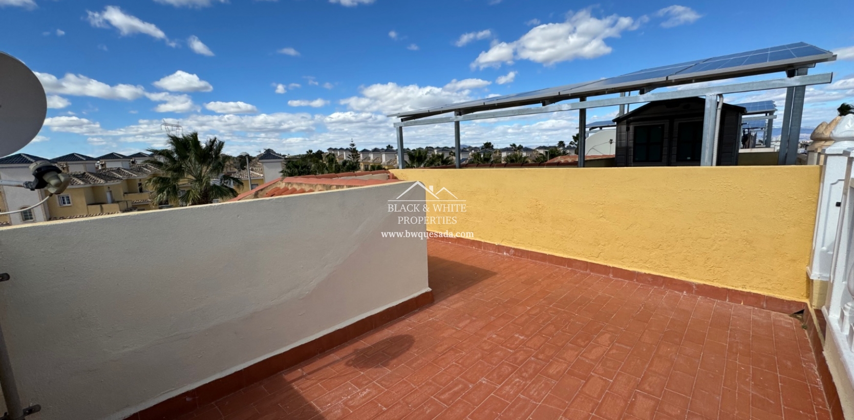 Resale - Townhouse - Lo Crispin