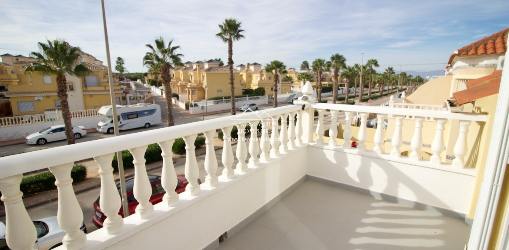 Resale - Townhouse - Lo Crispin