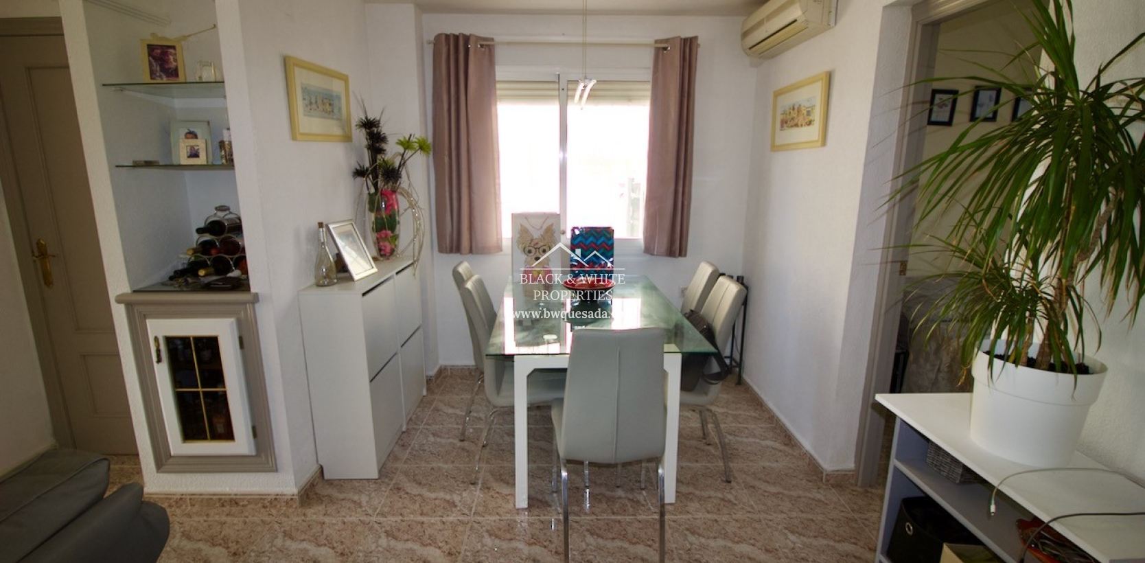 Resale - Townhouse - Lo Crispin