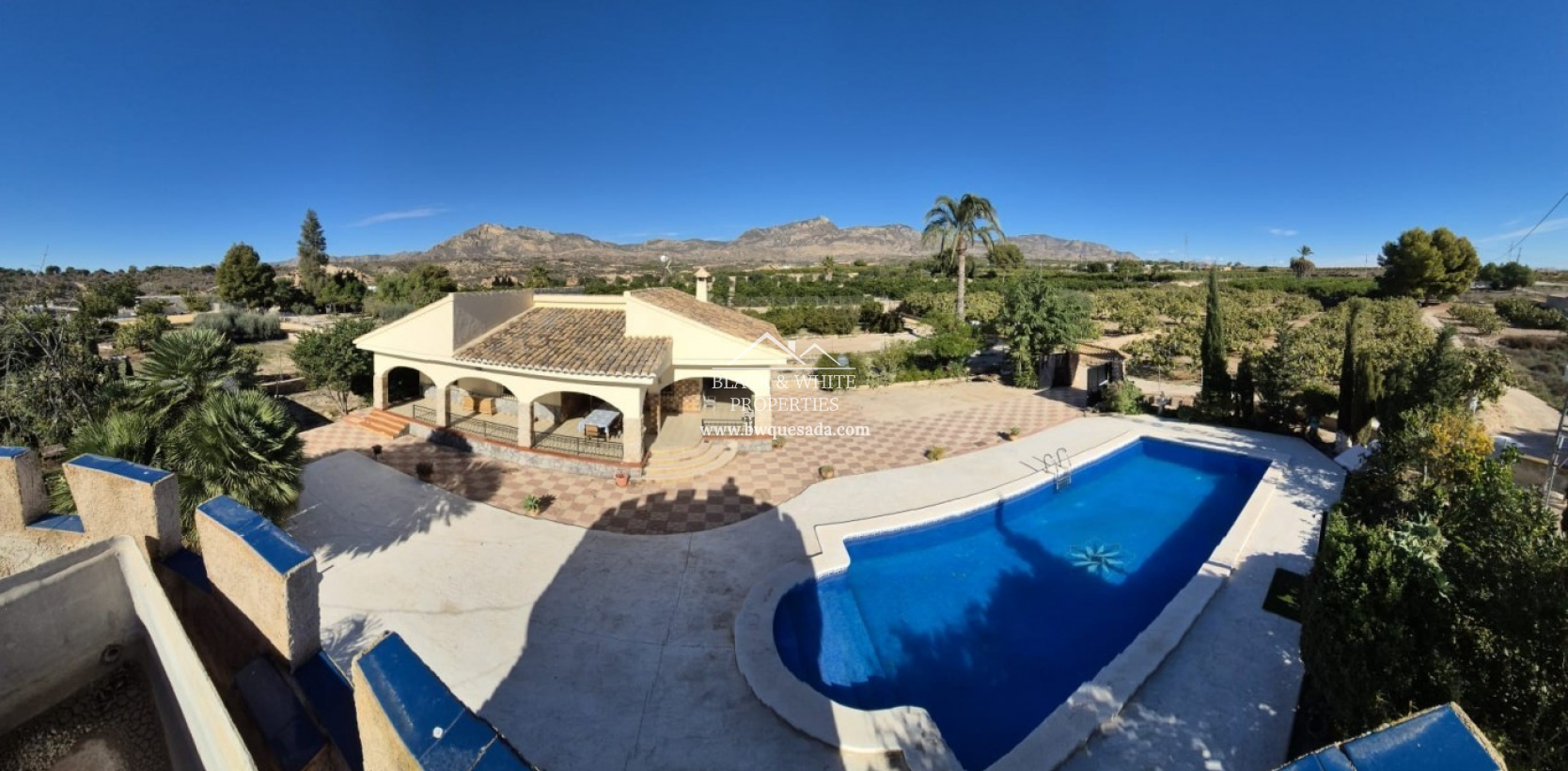 Resale - Villa - Albatera