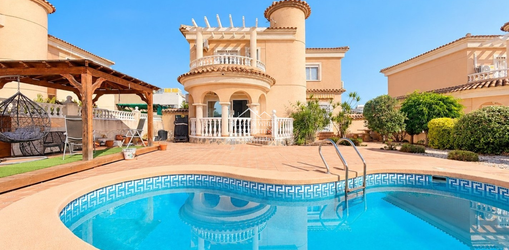 Resale - Villa - La Marina