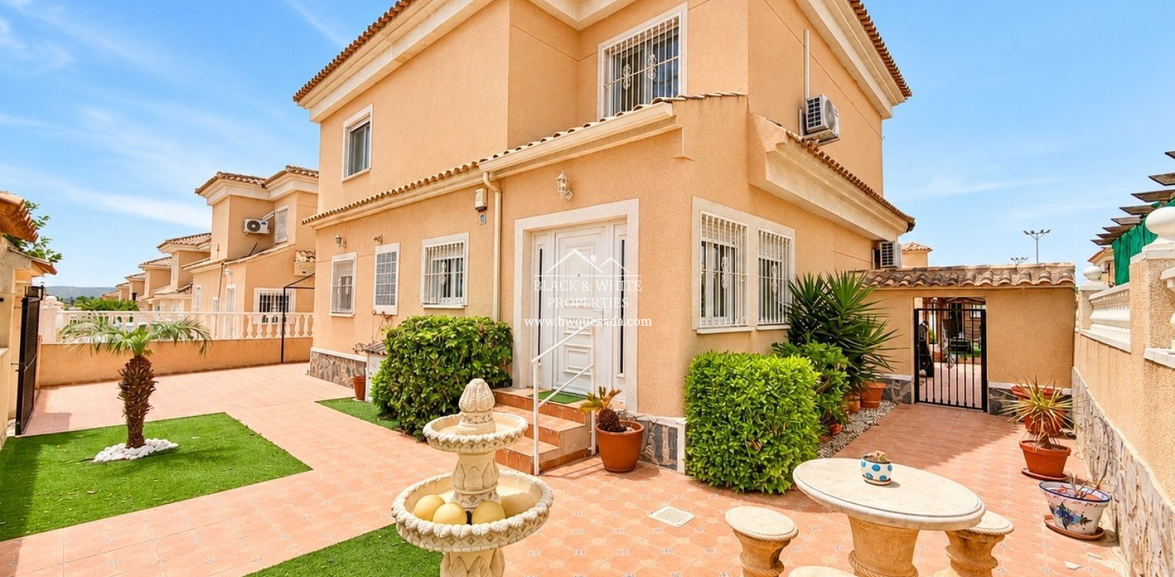 Resale - Villa - La Marina