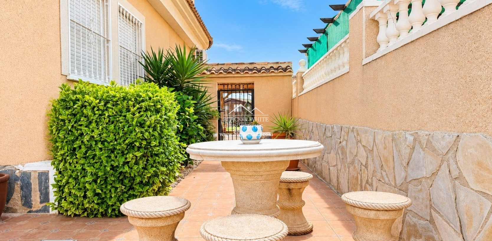 Resale - Villa - La Marina