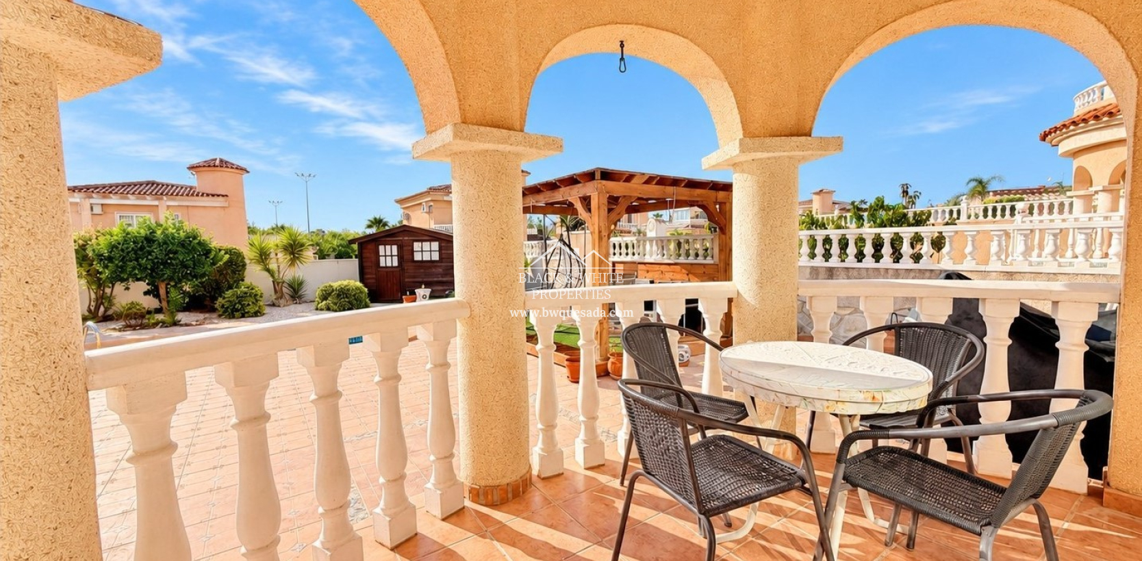 Resale - Villa - La Marina