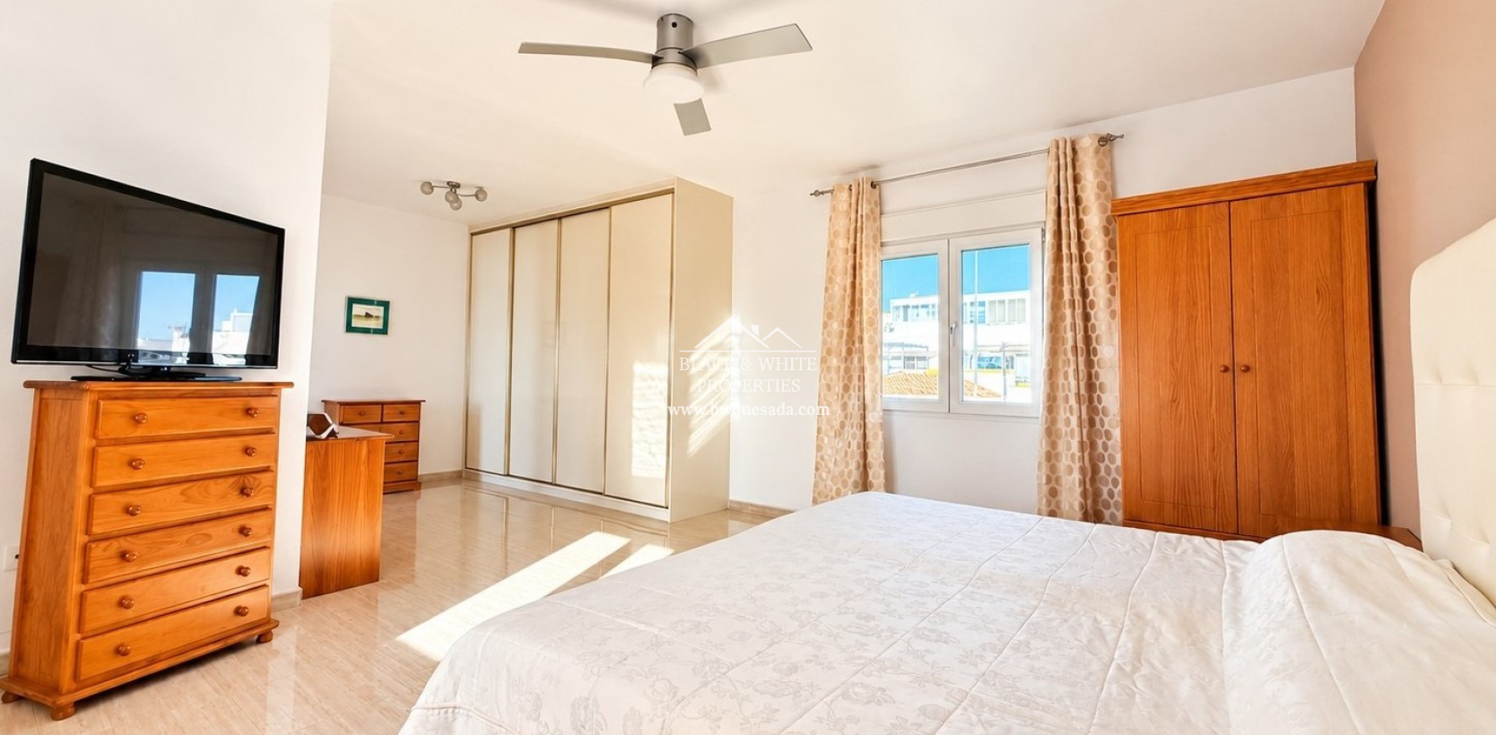 Resale - Villa - La Marina