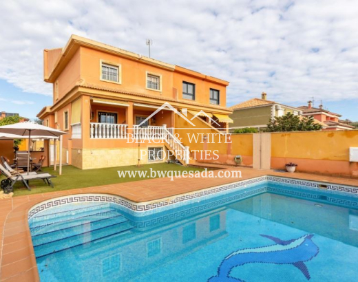 Semi - Adosada Villa  - Venta - Torrevieja - Nueva Torrevieja - Aguas Nuevas