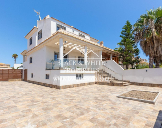Semi - Detached Villa - Resale - Torrevieja - Aguas nuevas 1