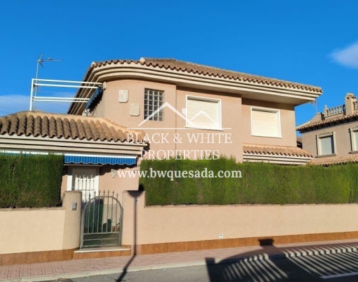 Villa - Venta - Torrevieja - BWC-1353